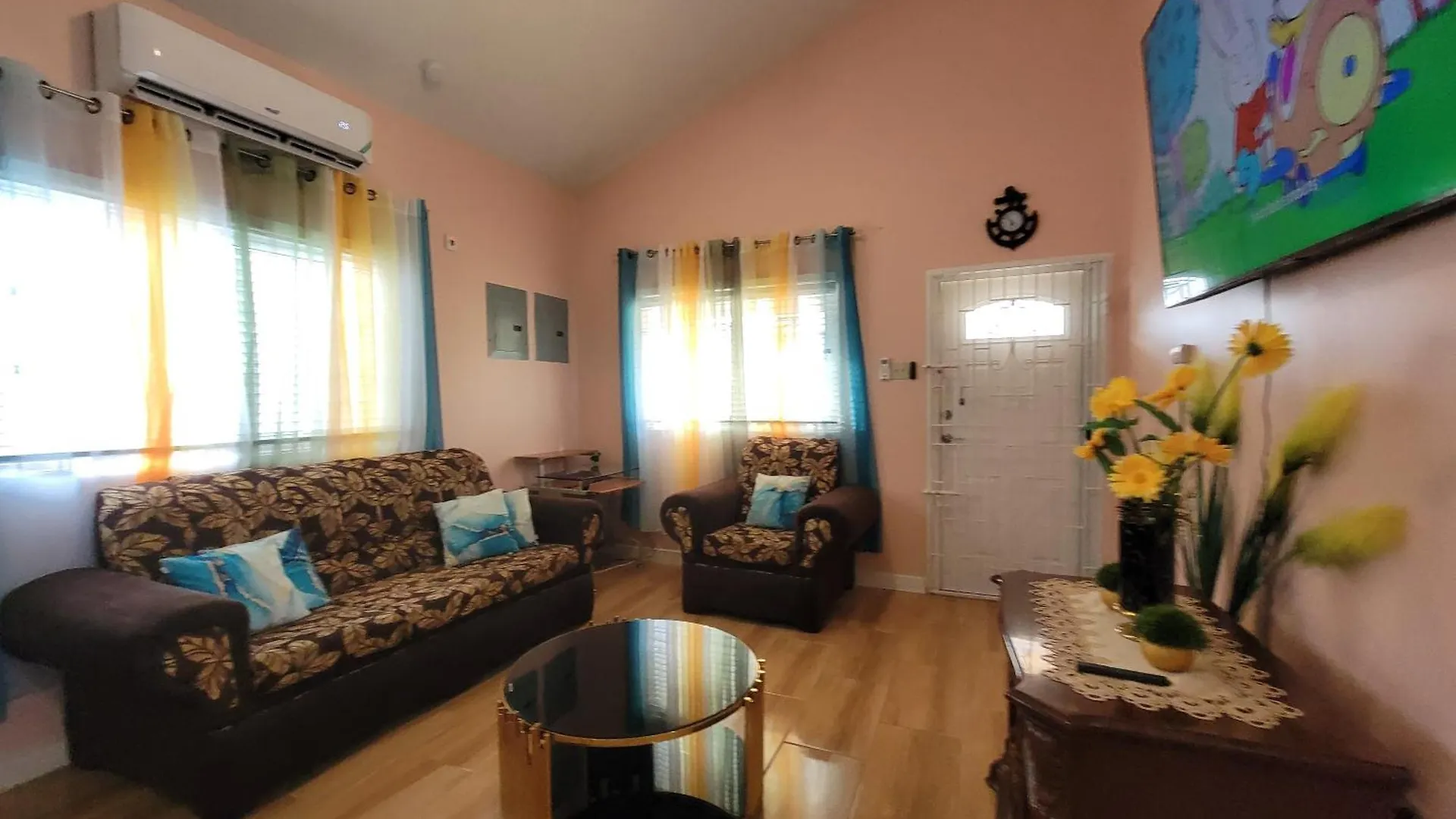 Comfortable Strategic Lodging Quarters location